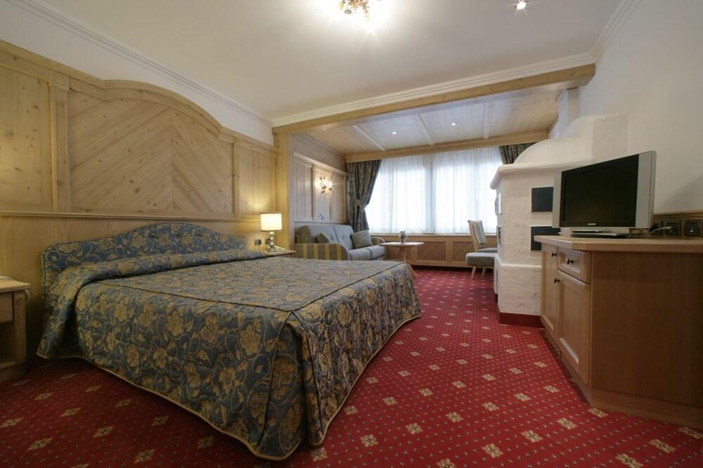 Alpen Hotel Corona Vigo di Fassa Zewnętrze zdjęcie