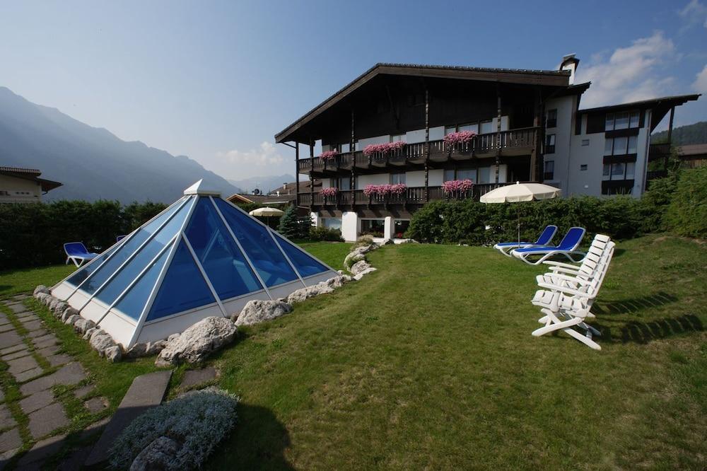 Alpen Hotel Corona Vigo di Fassa Zewnętrze zdjęcie