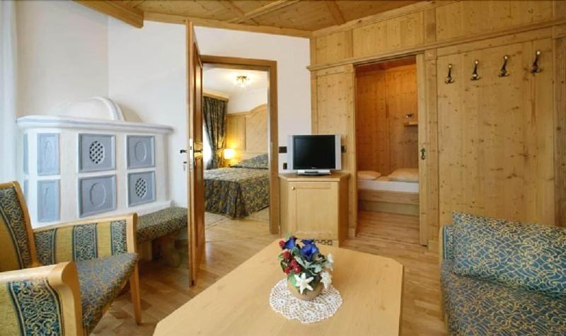 Alpen Hotel Corona Vigo di Fassa Zewnętrze zdjęcie