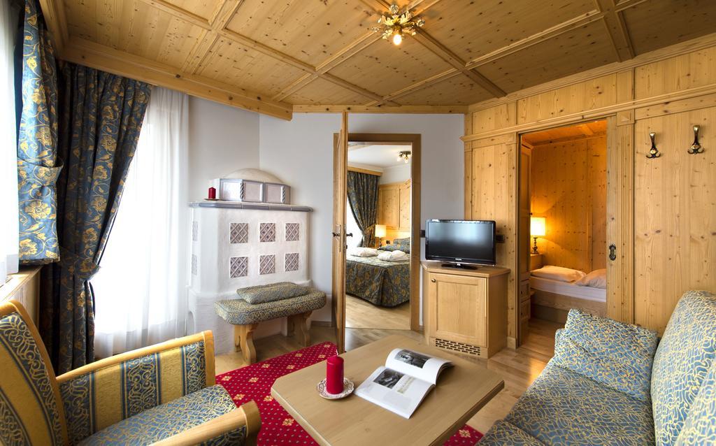 Alpen Hotel Corona Vigo di Fassa Zewnętrze zdjęcie