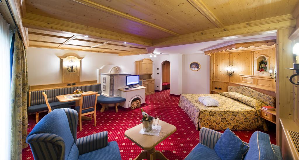 Alpen Hotel Corona Vigo di Fassa Zewnętrze zdjęcie